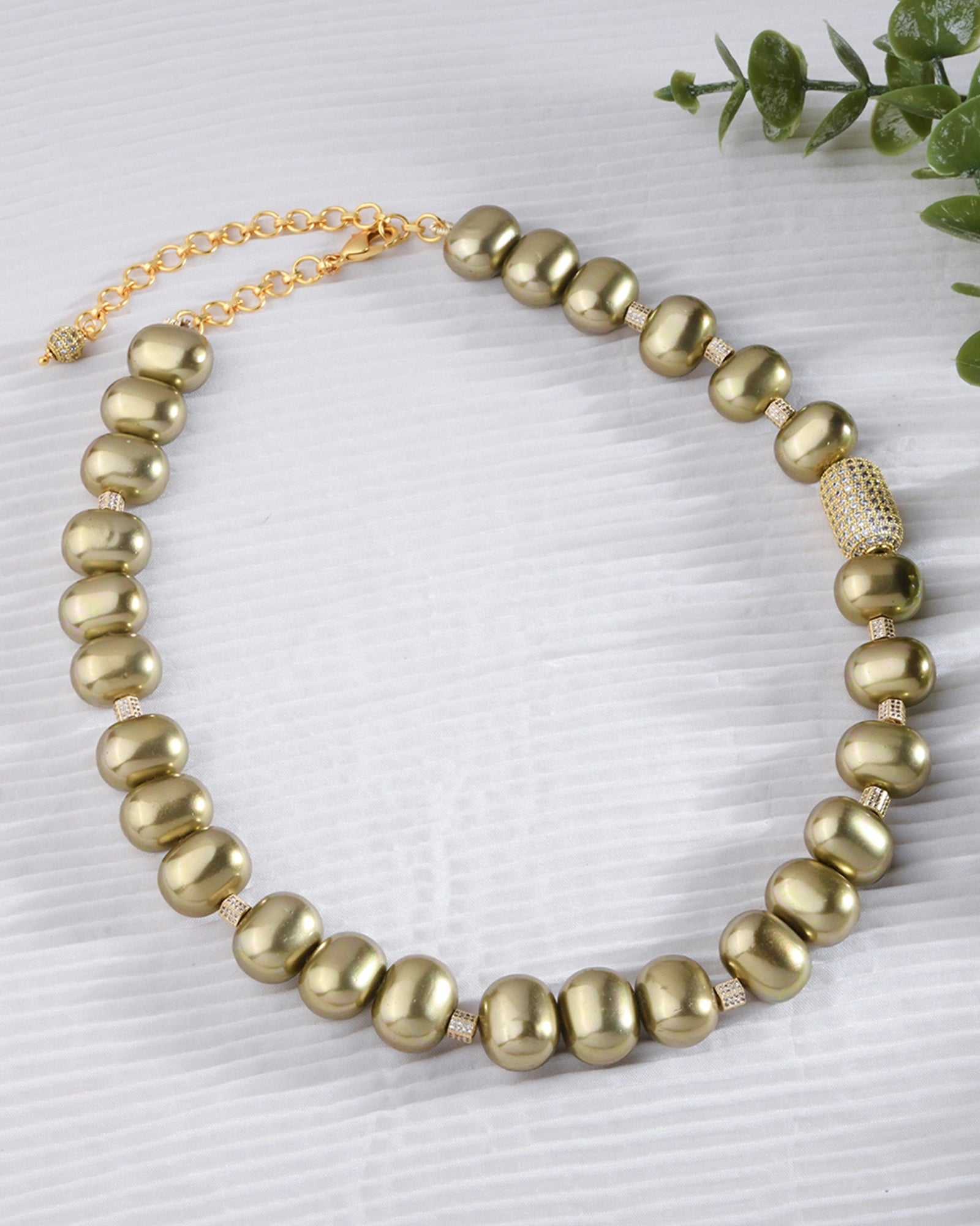 golden collar necklace , oval-shaped pearls