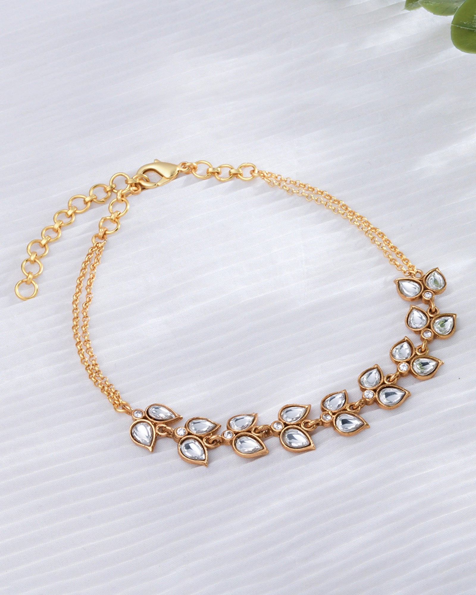 golden chain necklace featuring Polki stones