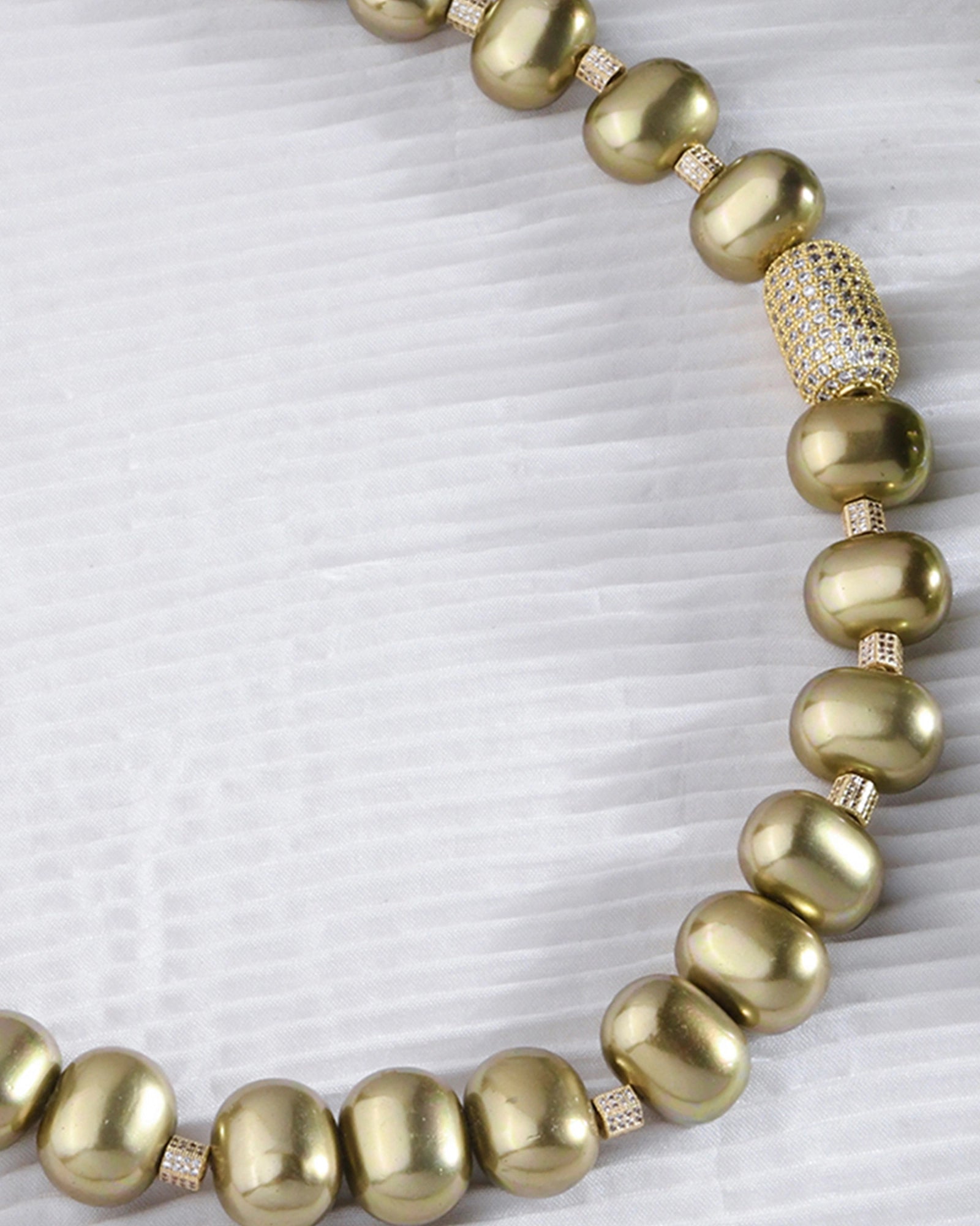 golden collar necklace , oval-shaped pearls