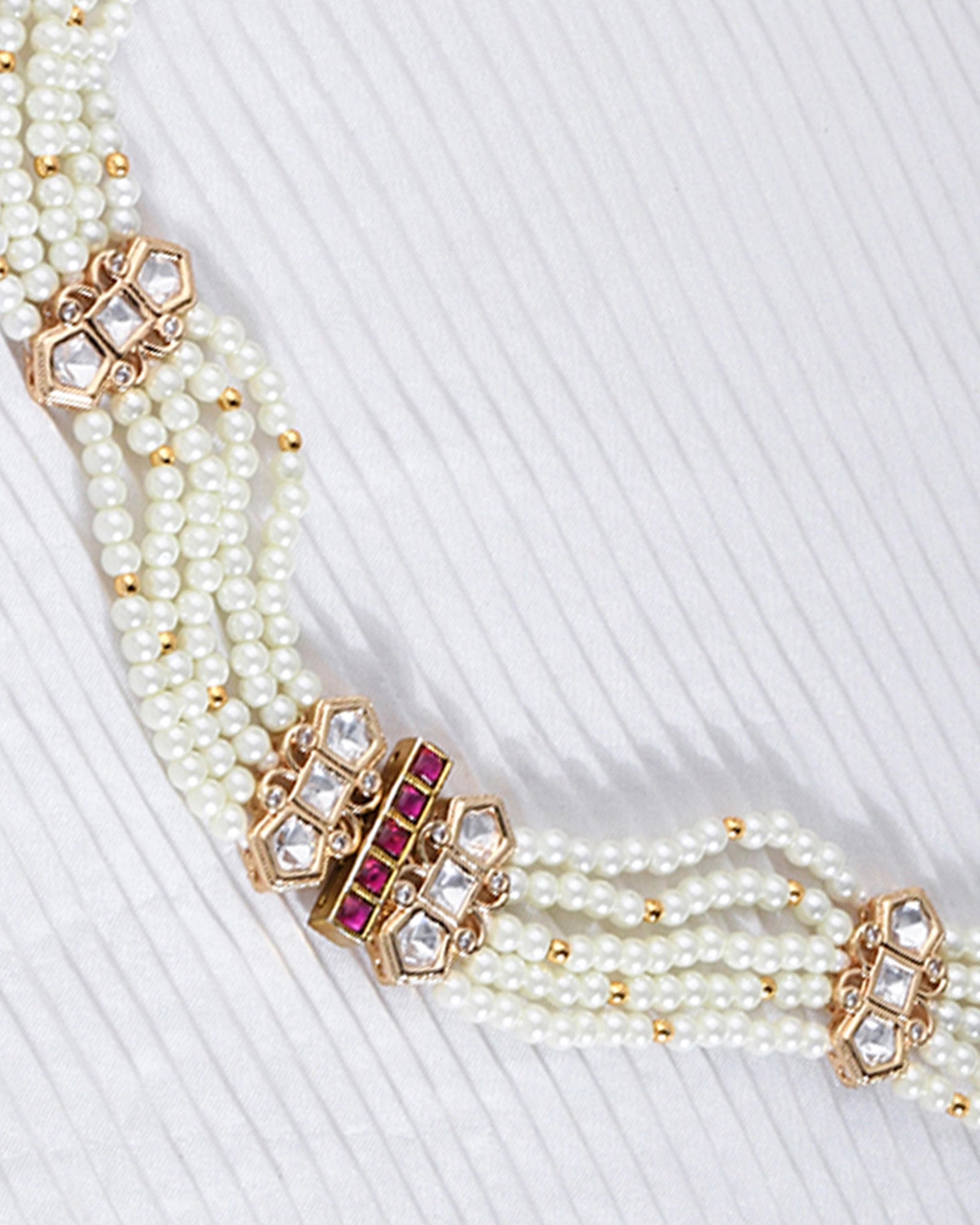 three-layer pearl necklace featuring delicate pink stones