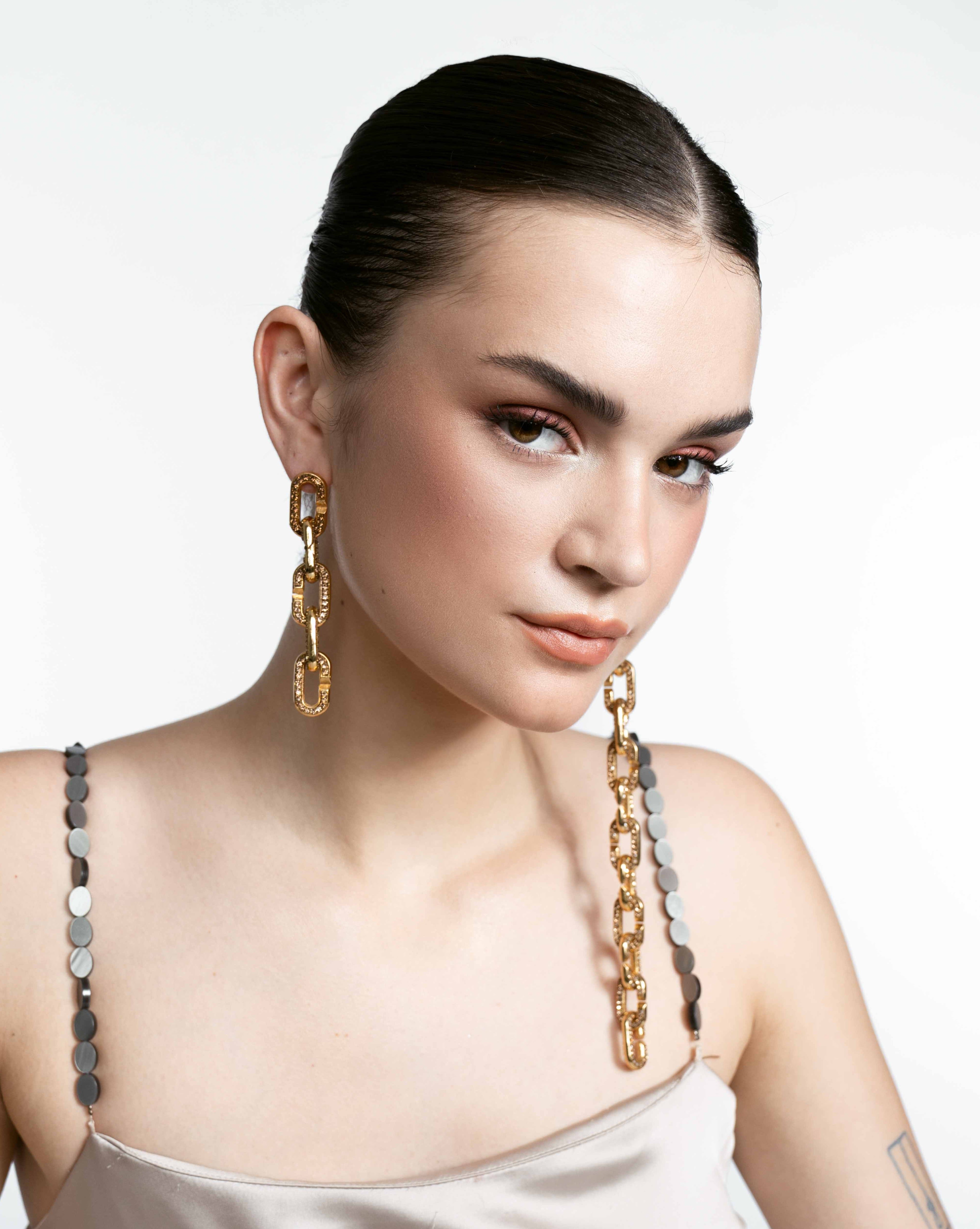 Stellar Link Earrings In Gold