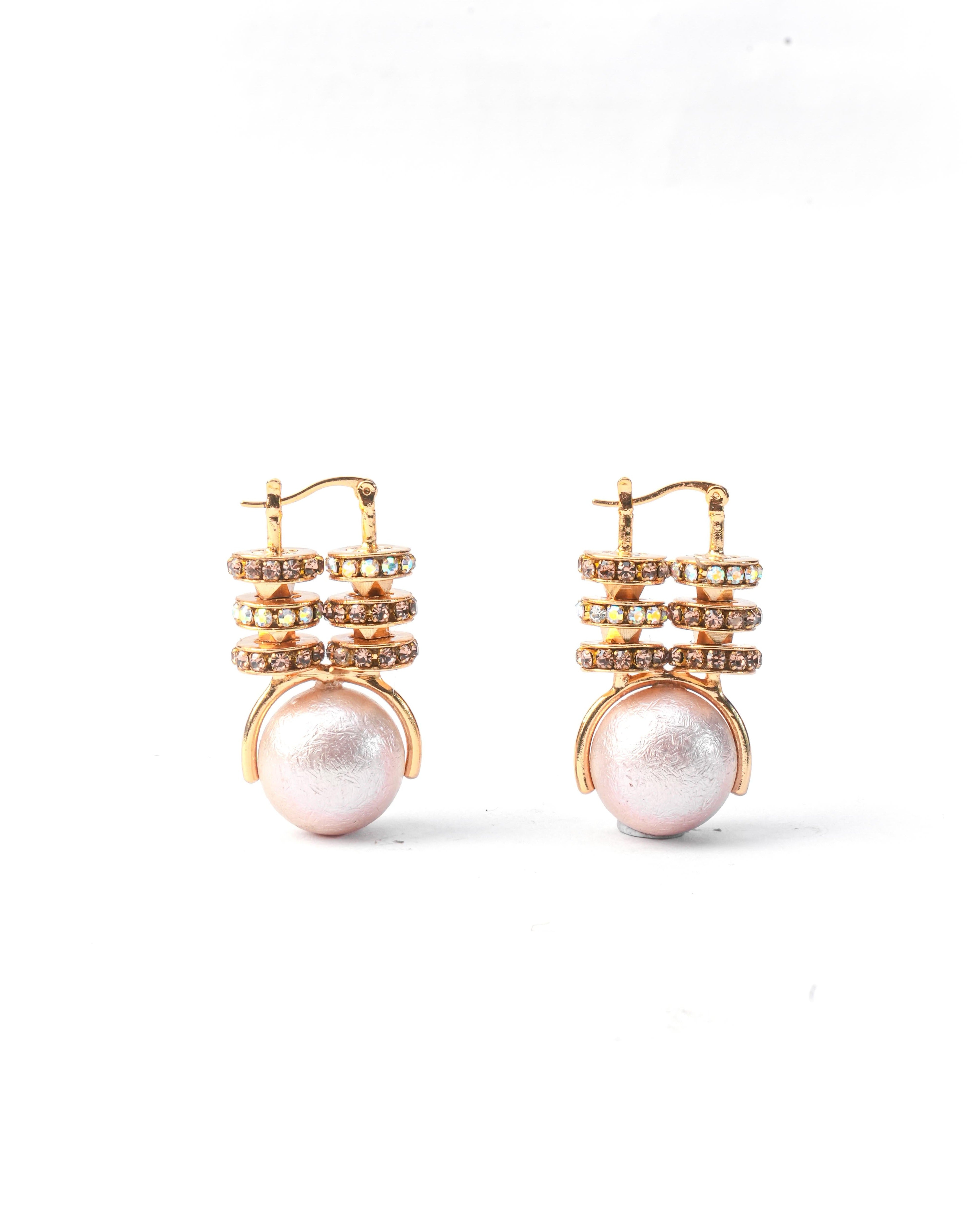 Nova Pearl Earrings In Gold