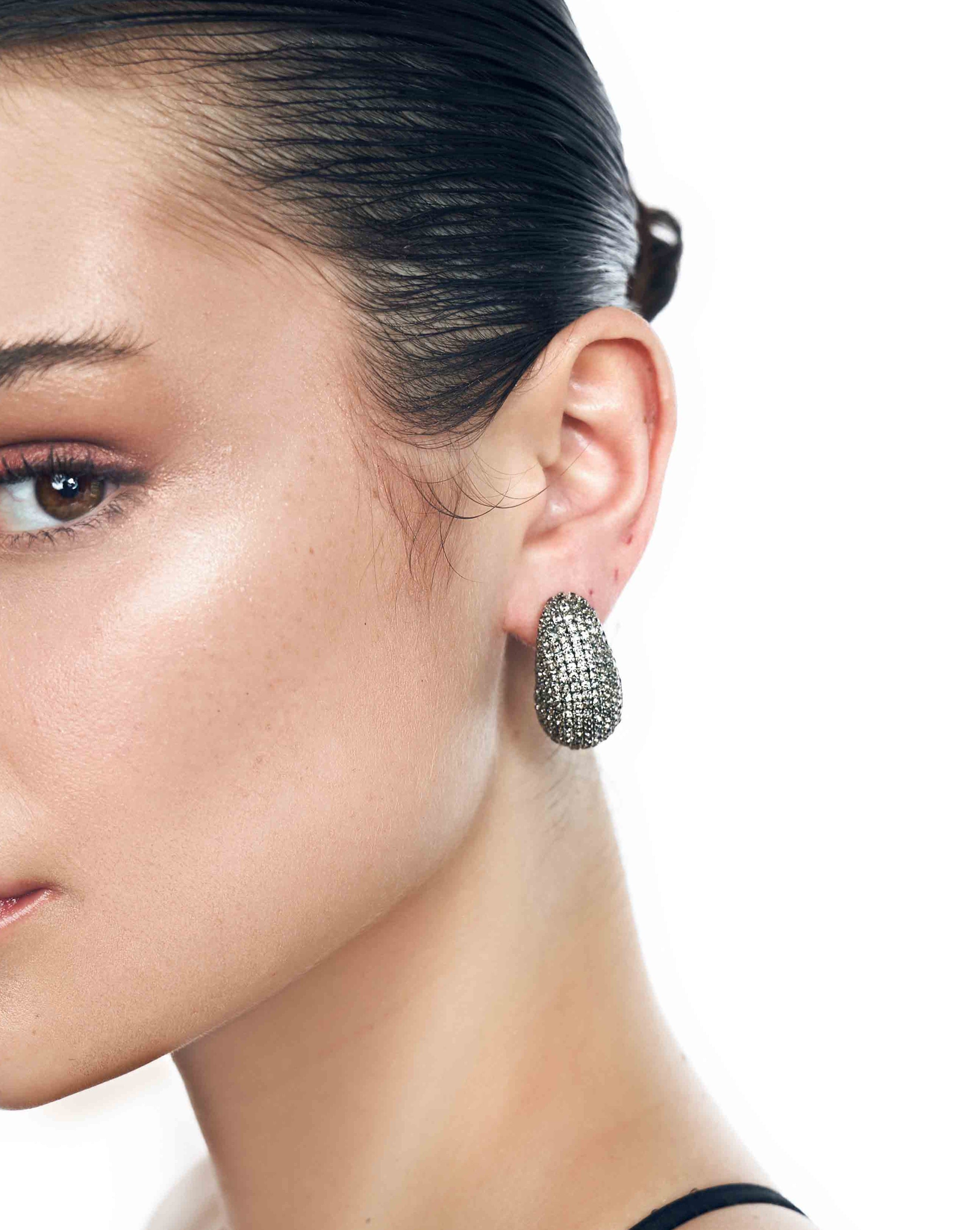 Nano Kaju Earrings In Grey Diamond