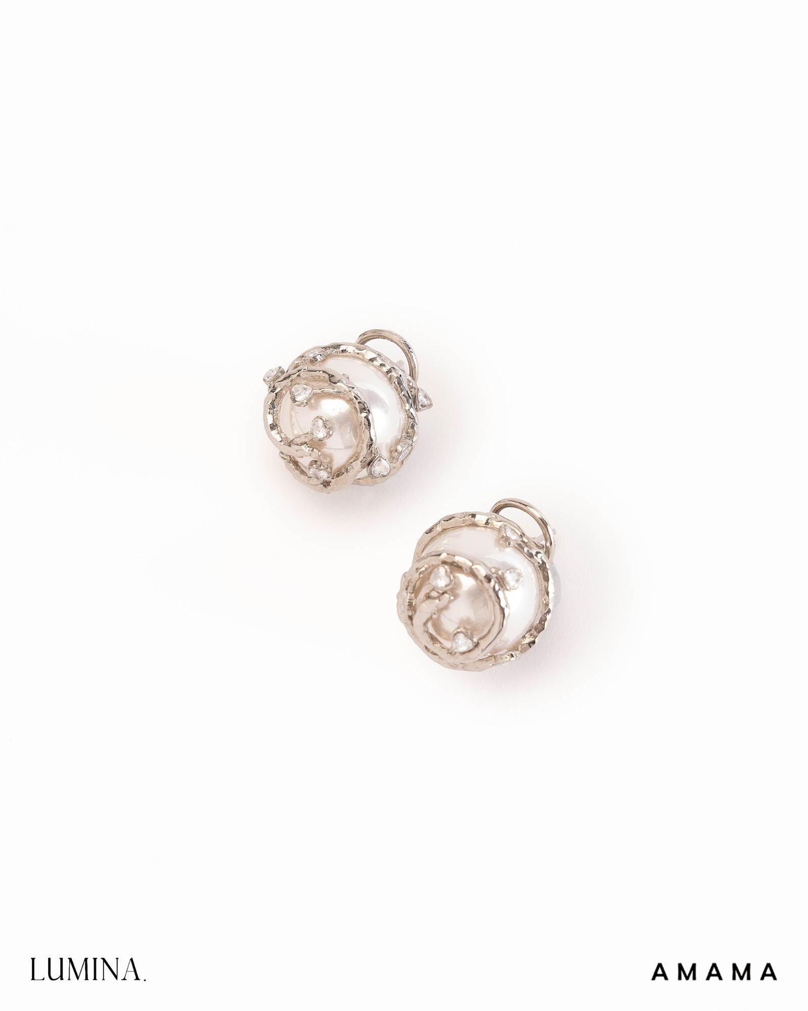 Mini Vine Crest Studs in Silver