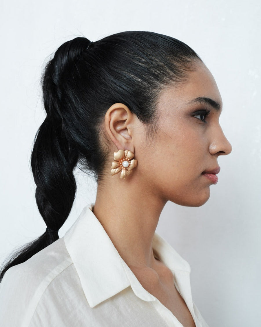 Aditi Flower Studs In Gold