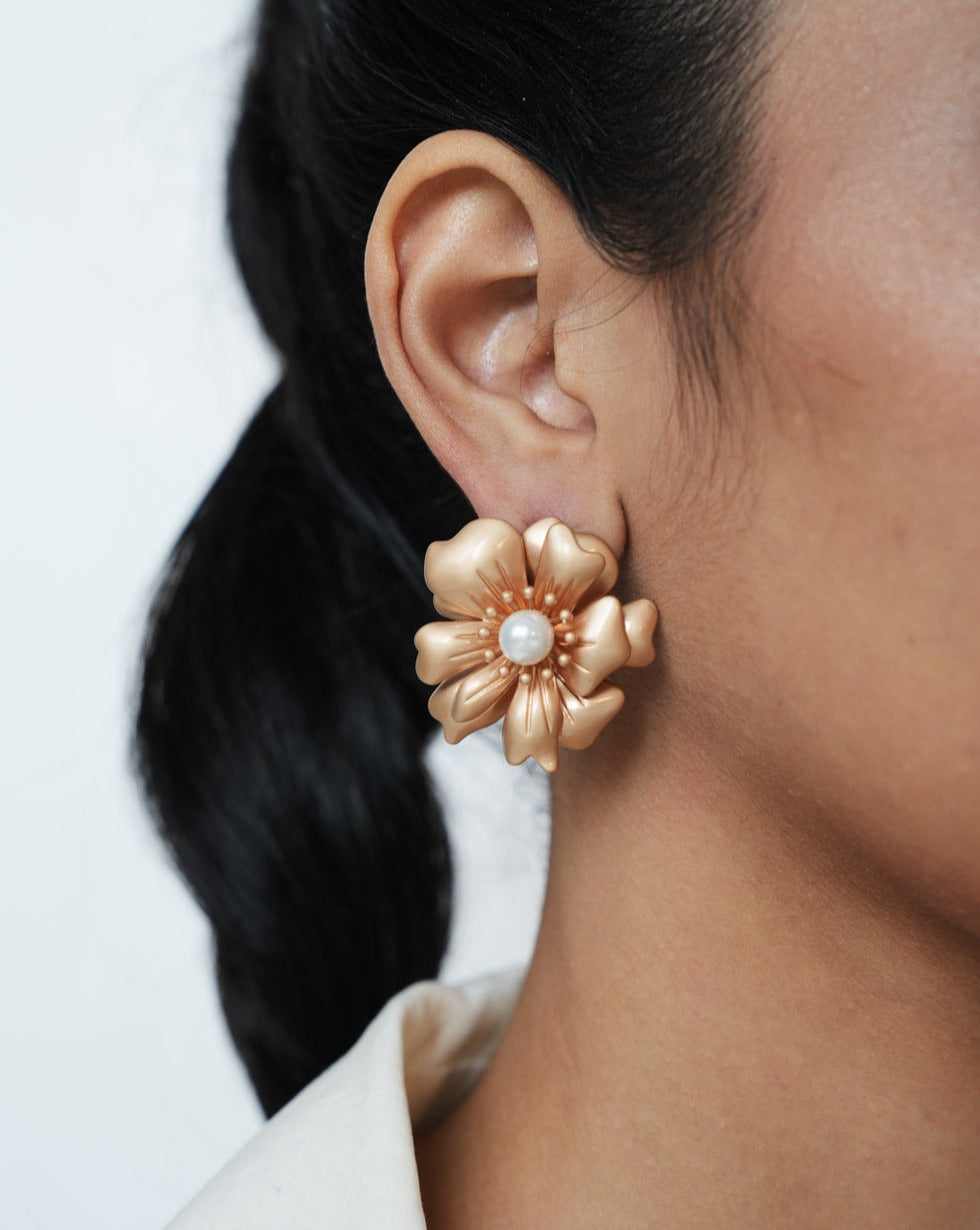 Aditi Flower Studs In Gold