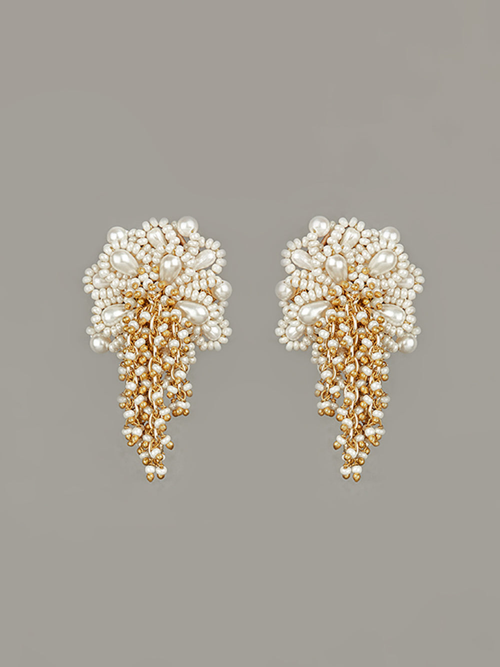 Contemporary White Stud Earrings With Oval Pearls