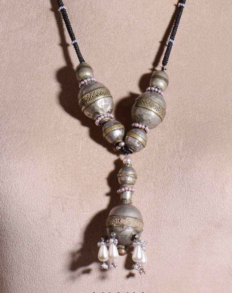 Maahi Pearl Necklace