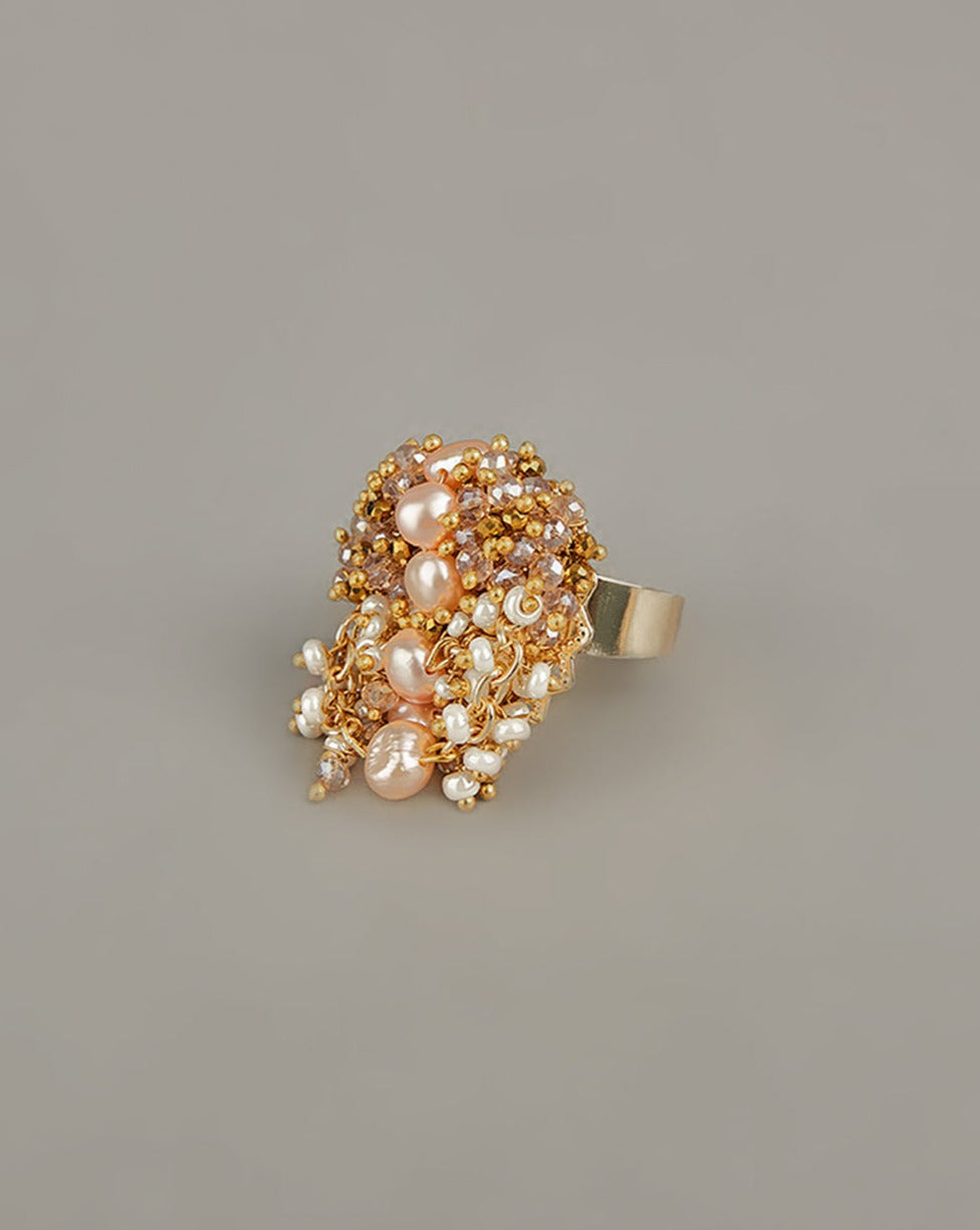 The Inverted Tear Drop Shaped Shell Pearl Finger Ring