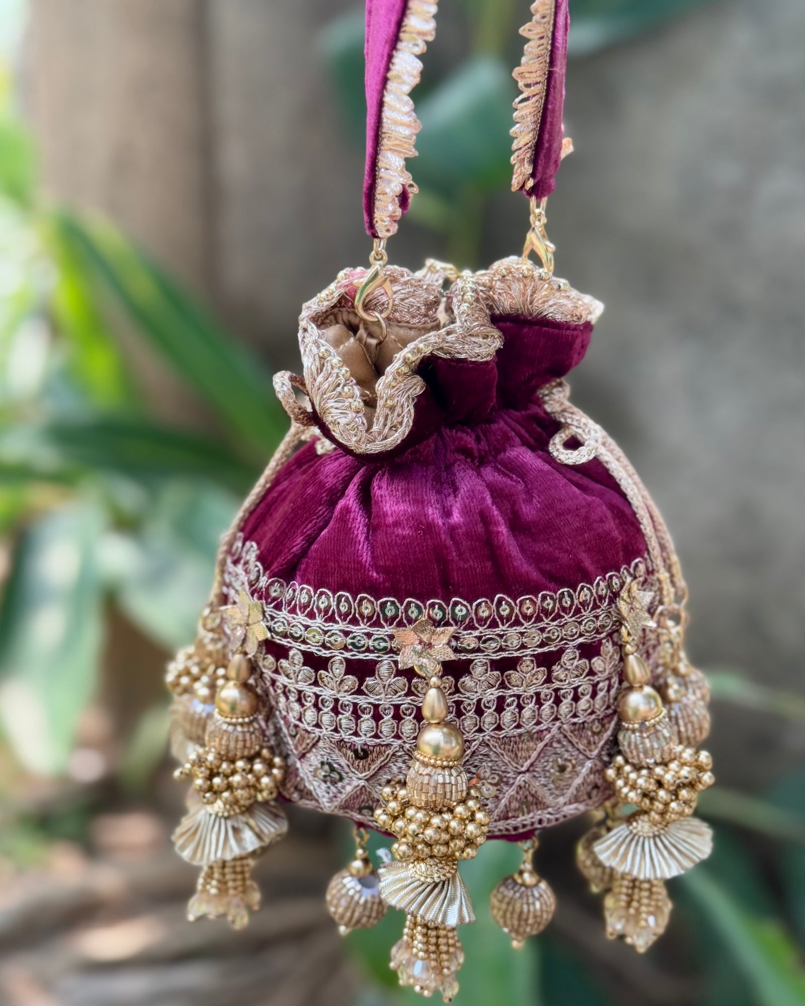 VELVET WINE POTLI WITH TASSELS