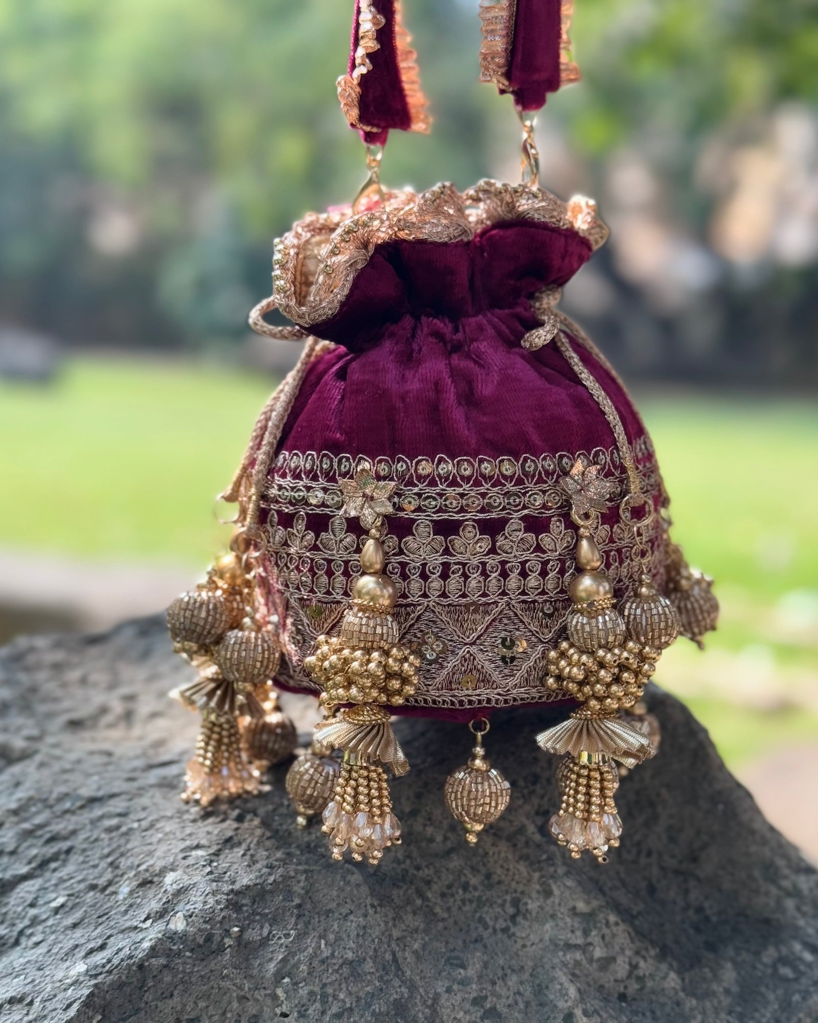 VELVET WINE POTLI WITH TASSELS