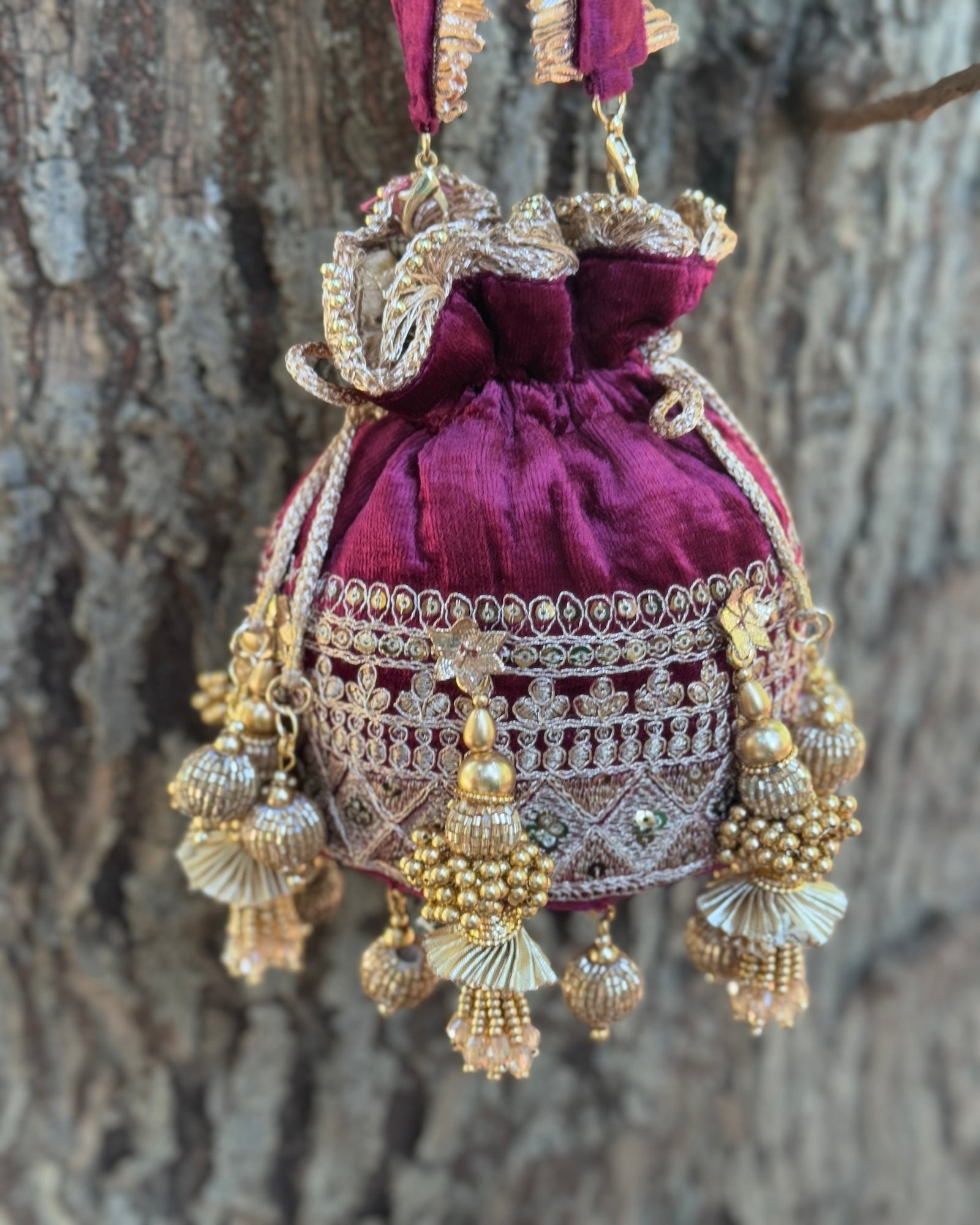 VELVET WINE POTLI WITH TASSELS