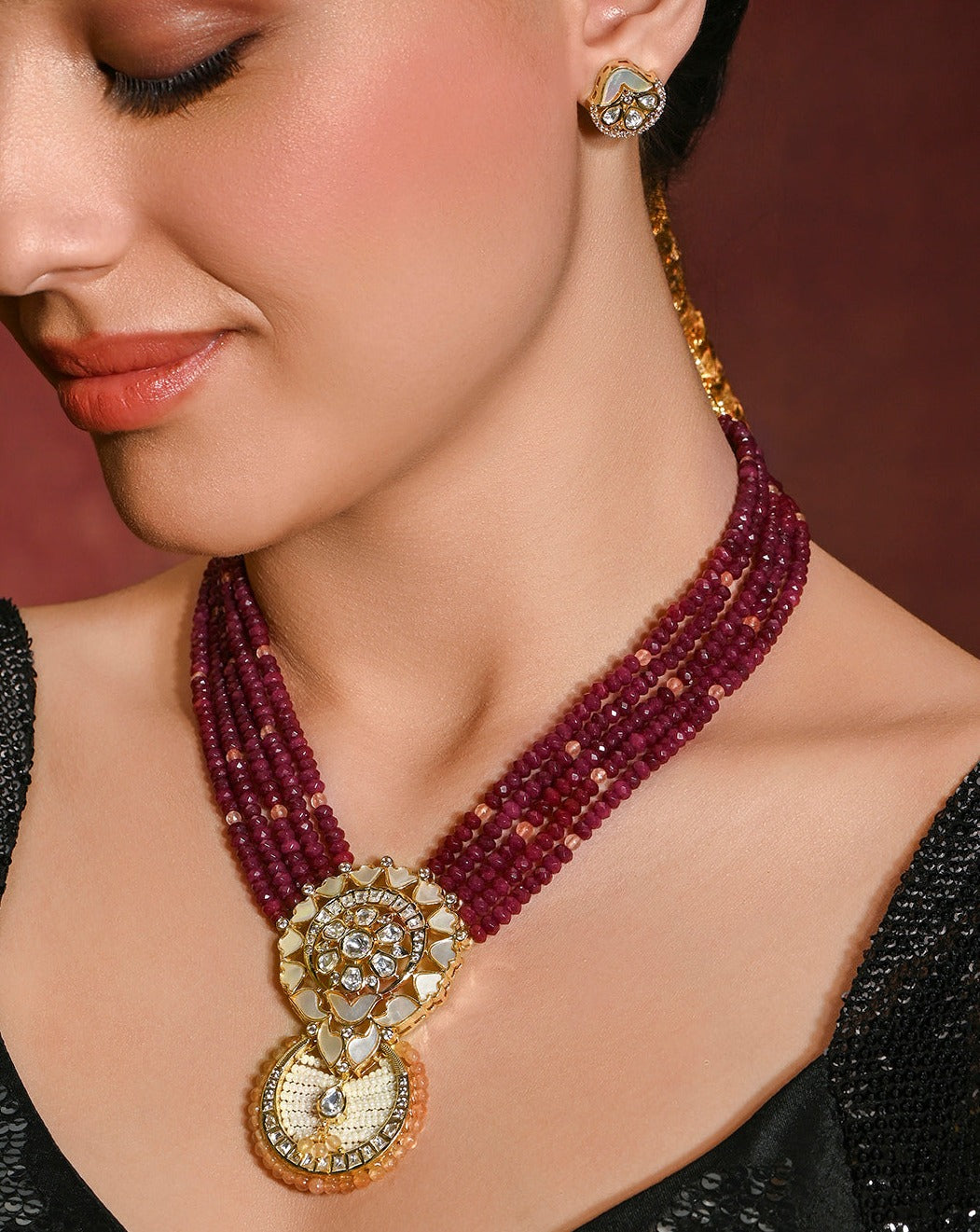 Mesmeric Red Necklace With Earrings