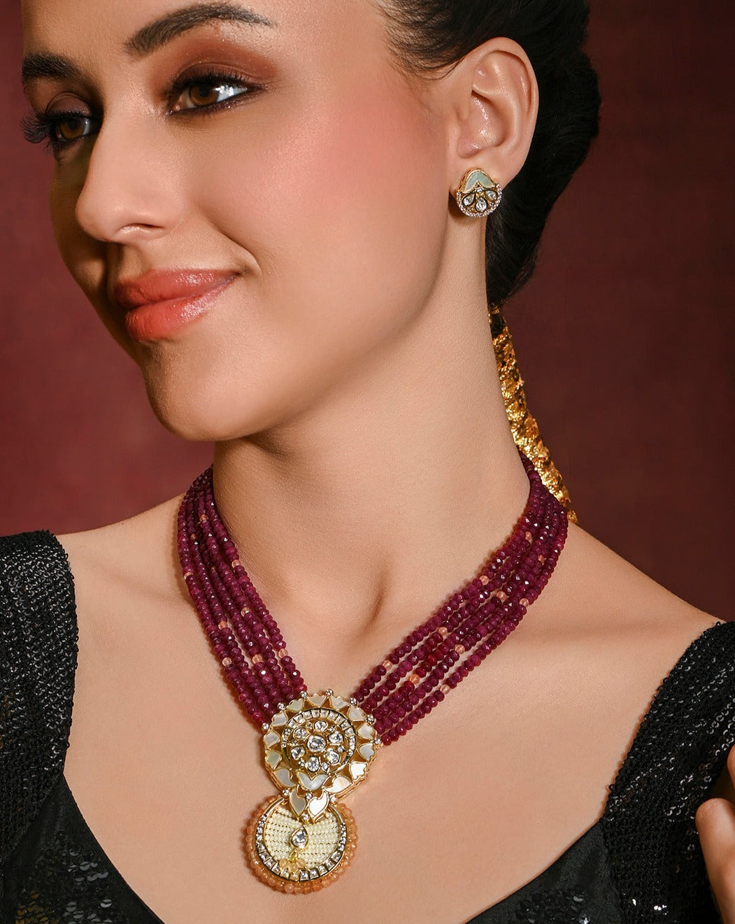 Mesmeric Red Necklace With Earrings