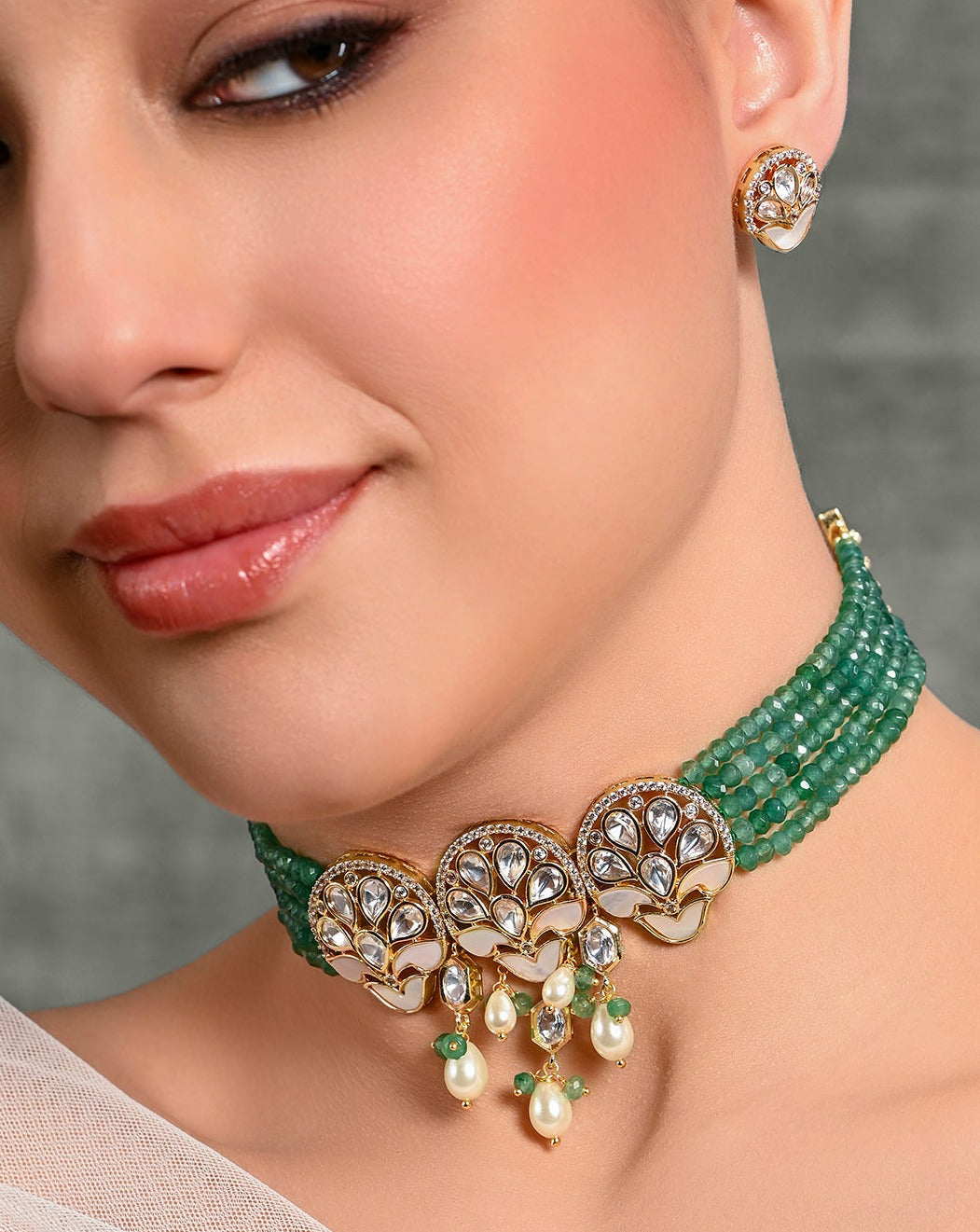 Enthralling Choker With Earrings