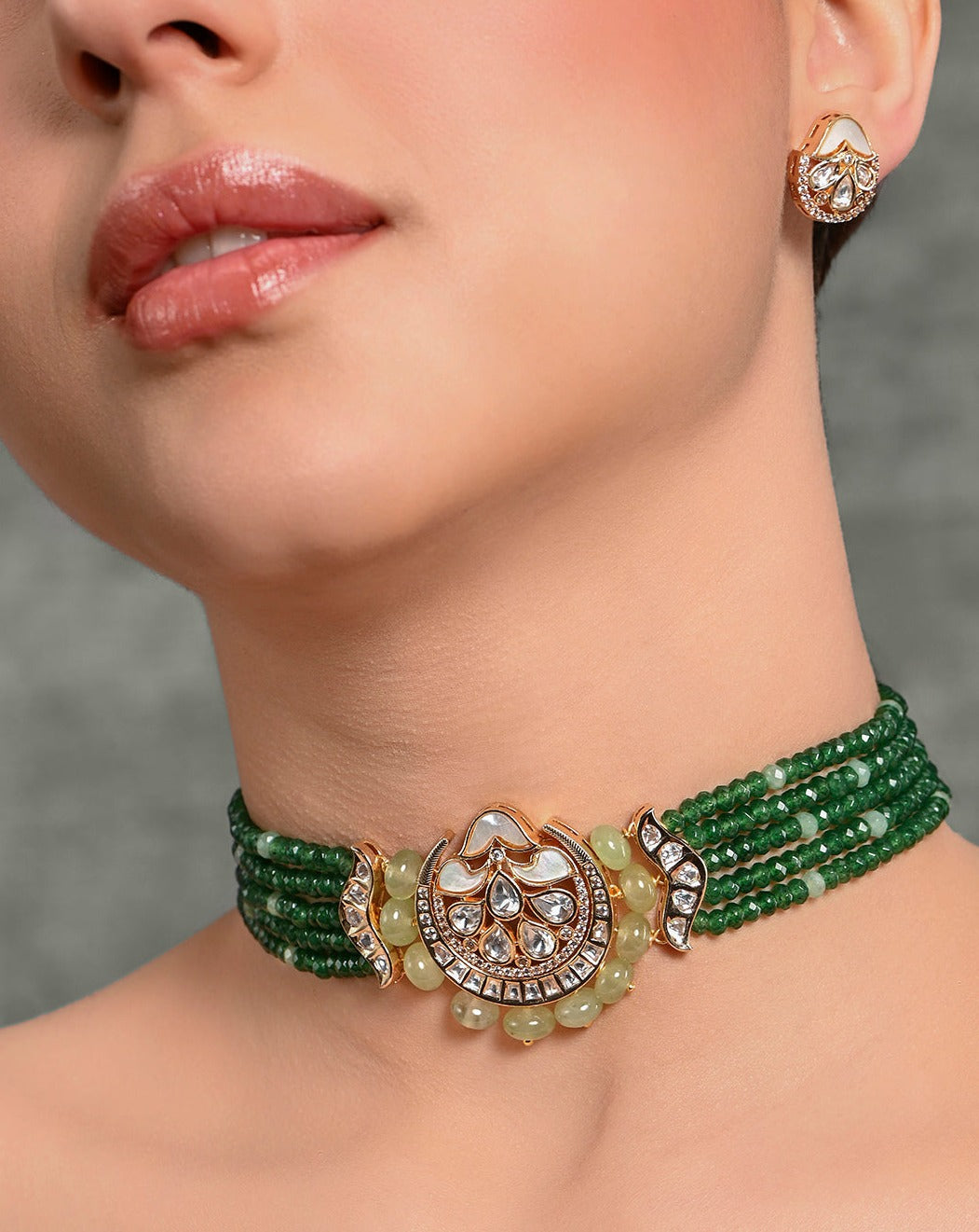 Charismatic Choker With Earrings