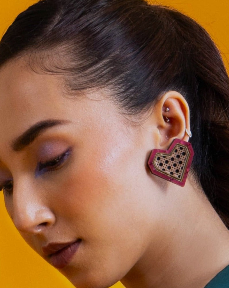 The Rattan Heart Studs in Pink