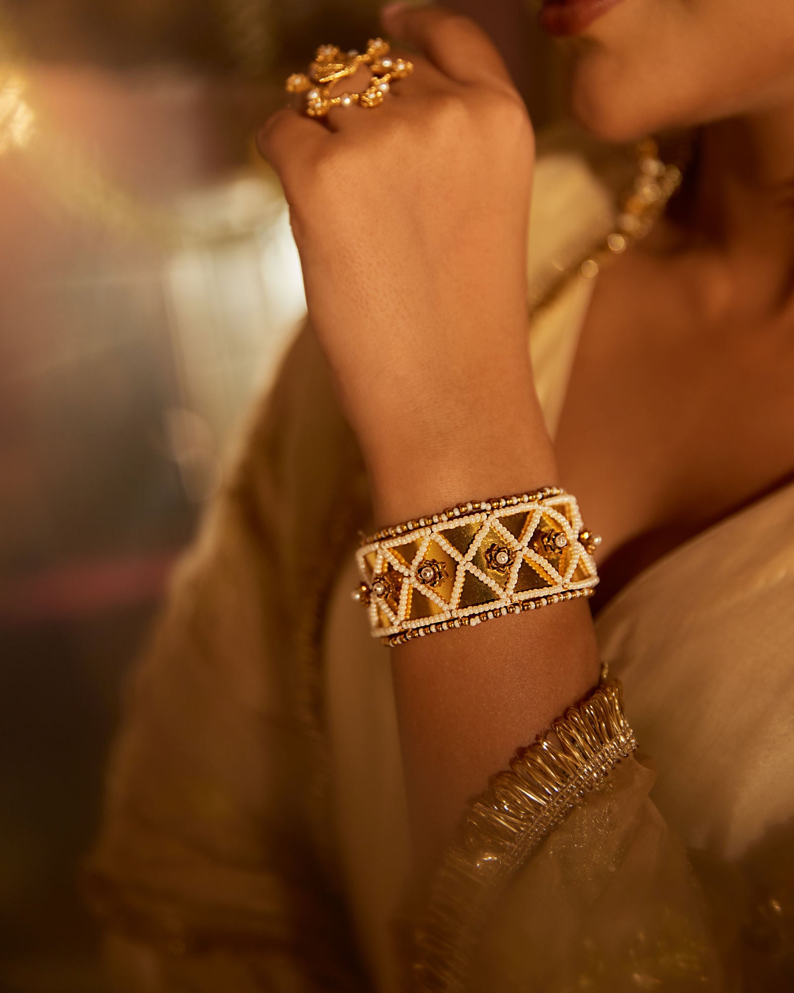 Moti jaal Fulwari Hand Cuff