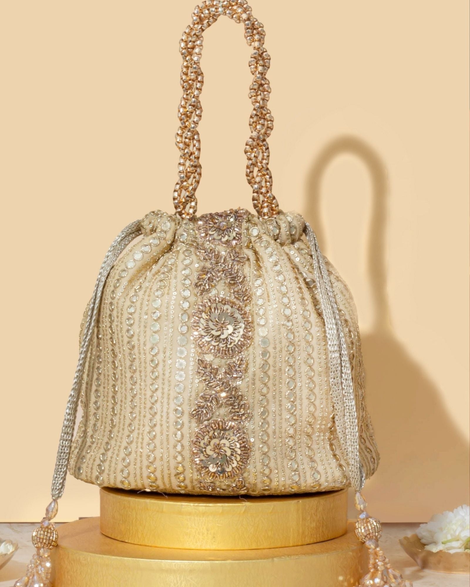 Yari Embroidered Bucket bag - Gold