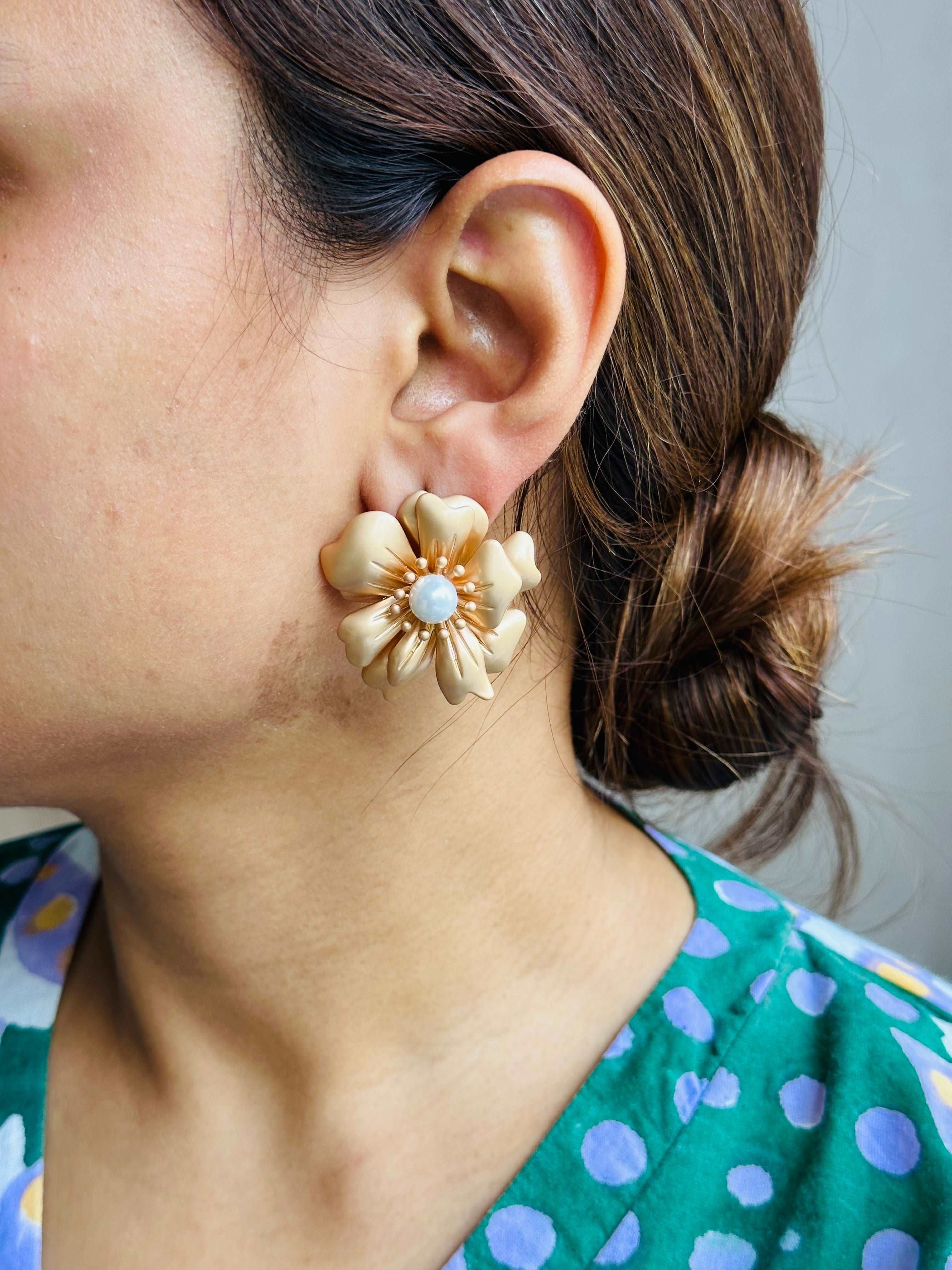 Aditi Flower Studs In Gold