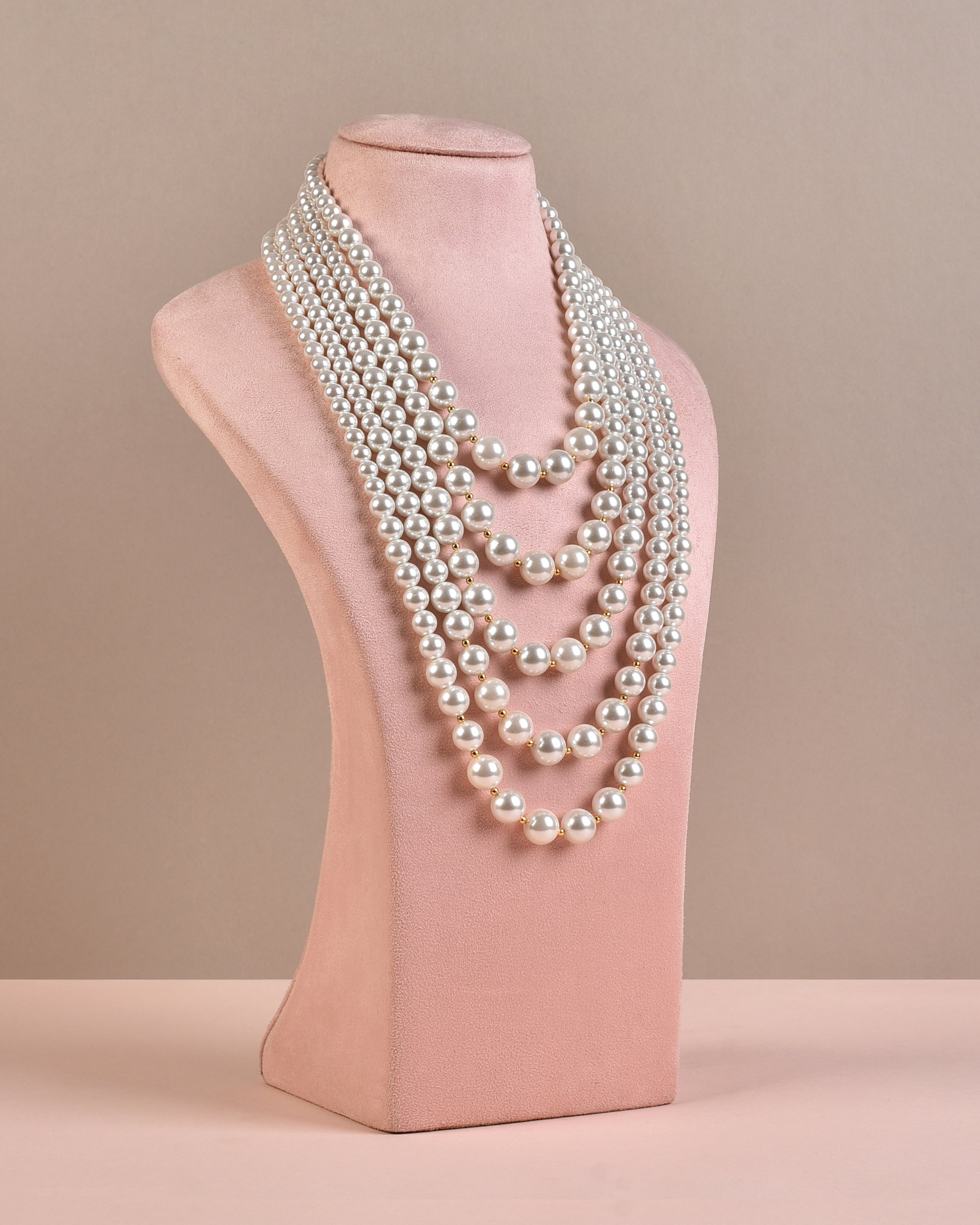 Graded Classic White Necklace